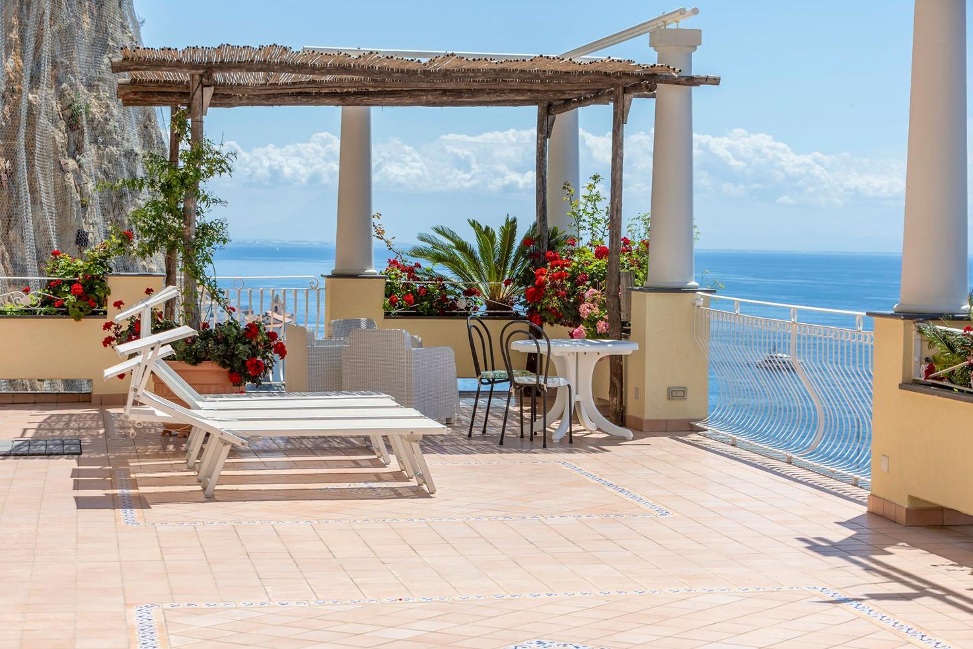 Apartments Amalfi Design Sea View Accessible By 250 Steps Экстерьер фото