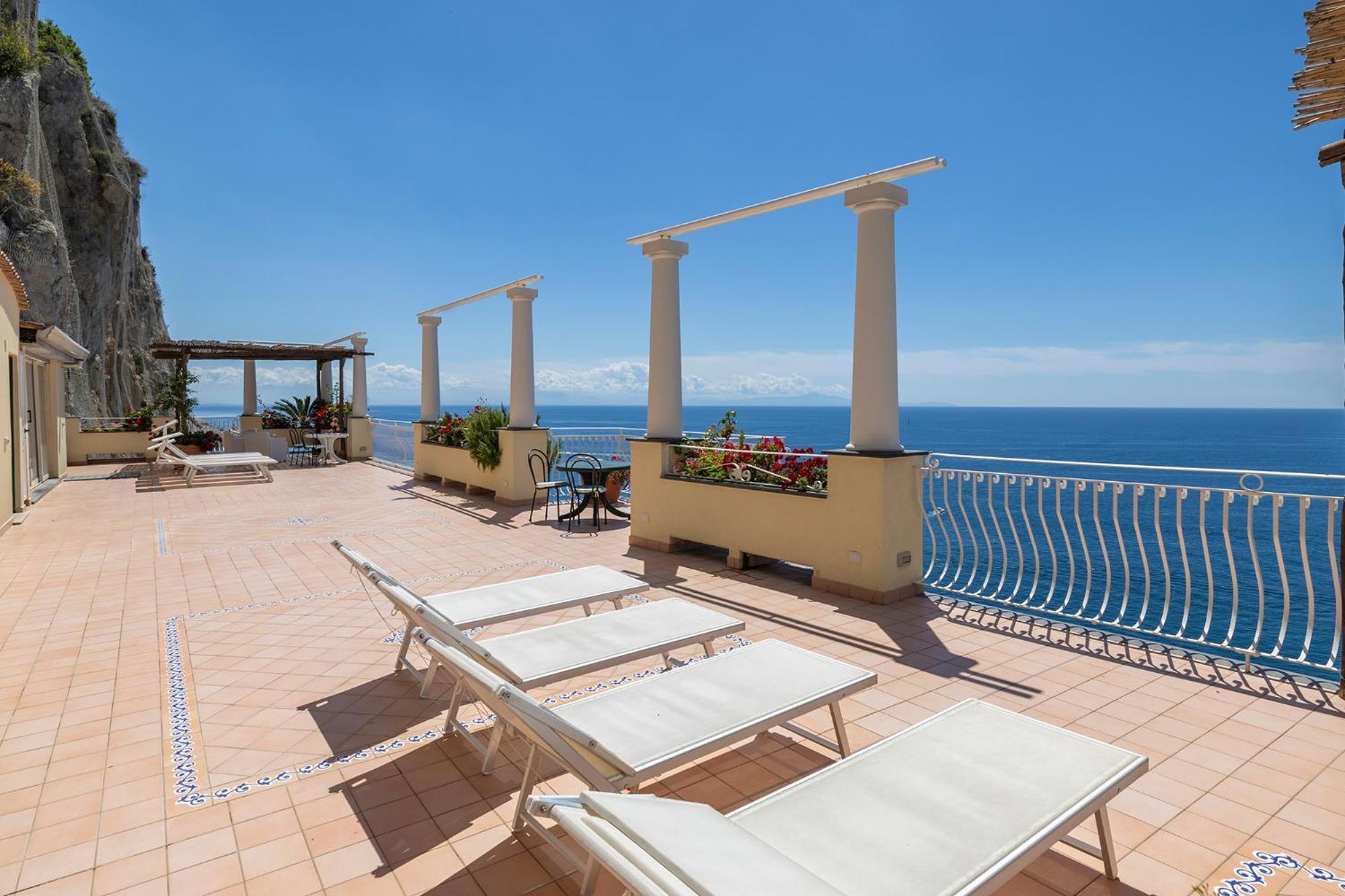 Apartments Amalfi Design Sea View Accessible By 250 Steps Экстерьер фото