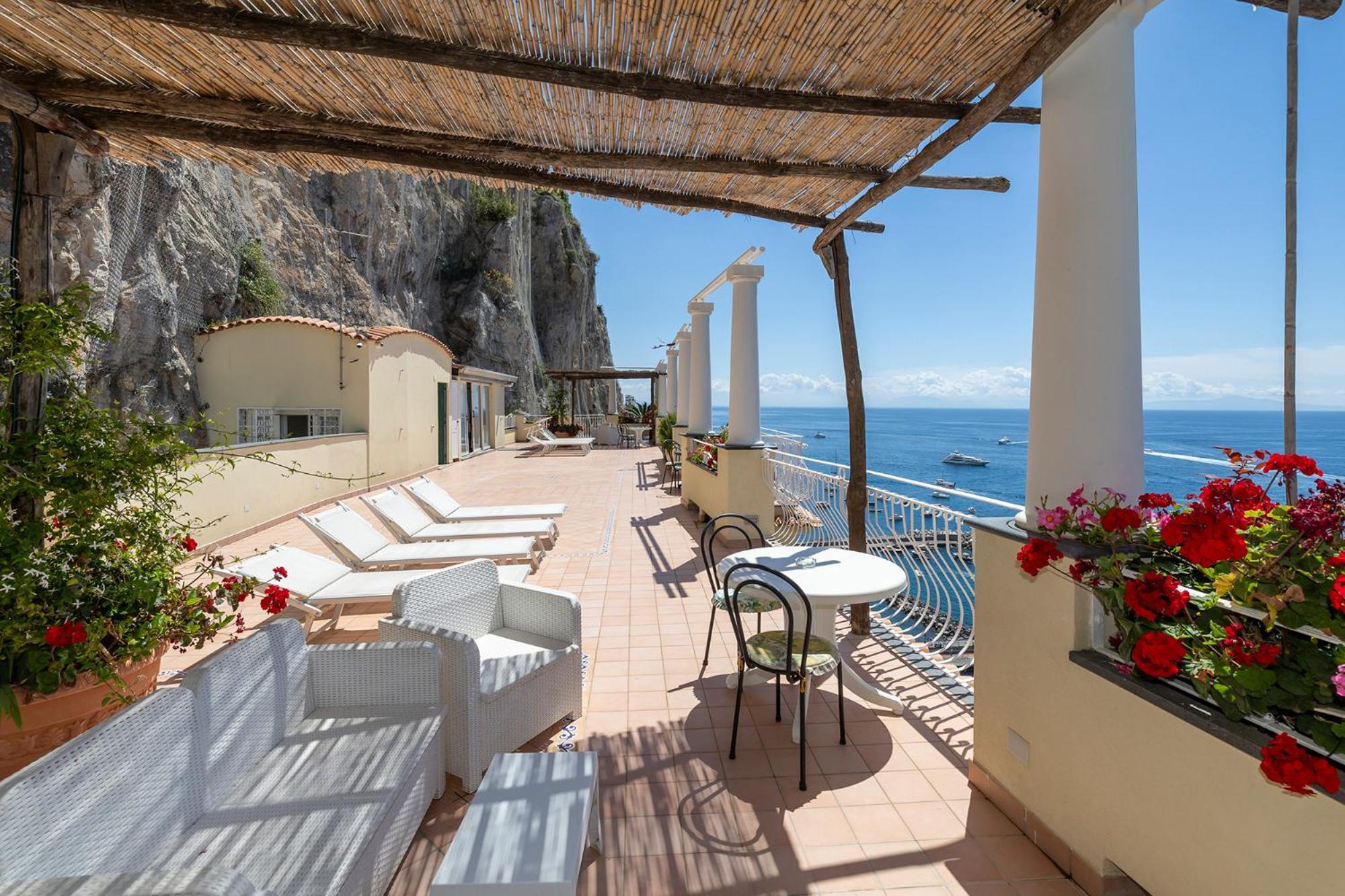 Apartments Amalfi Design Sea View Accessible By 250 Steps Экстерьер фото