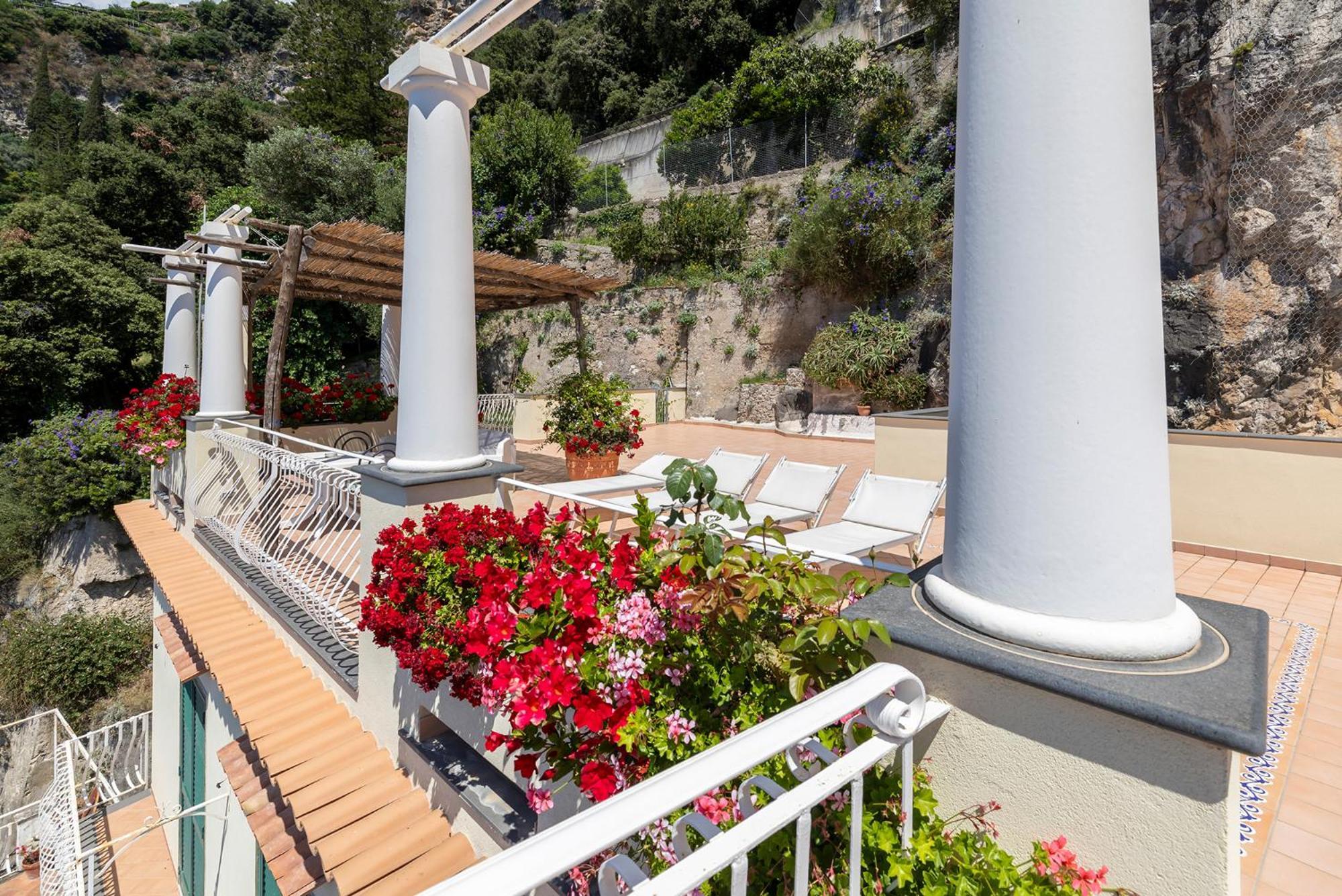 Apartments Amalfi Design Sea View Accessible By 250 Steps Экстерьер фото